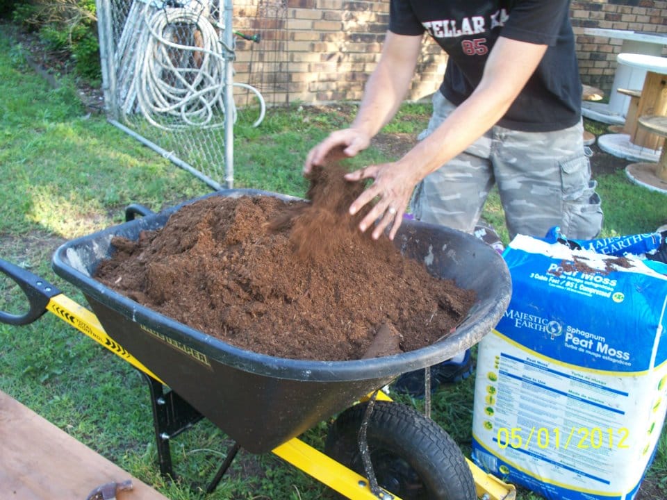 making soil mix for raised bed gardens