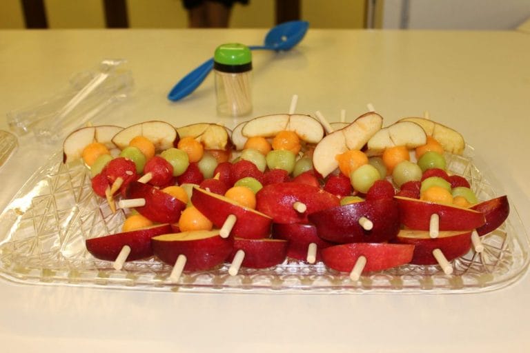 Cooking with kids does not have to be super difficult. This fun fruit kabob recipe can help kids get in the kitchen while still being easy for you!