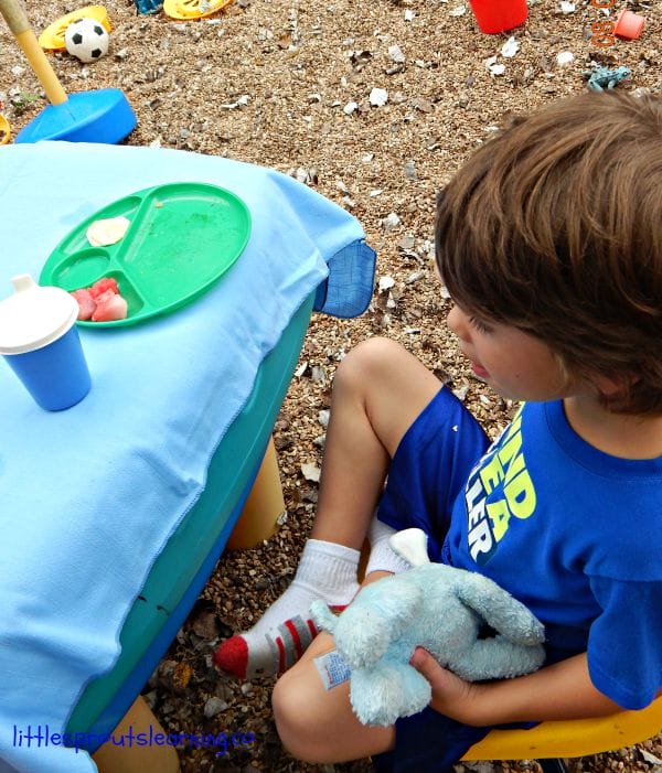 friendship week teddy bear picnic outside