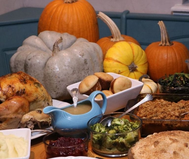 Getting your home and food ready to host Thanksgiving can be daunting. Don’t worry, your stress-free Thanksgiving dinner checklist will keep you on track.