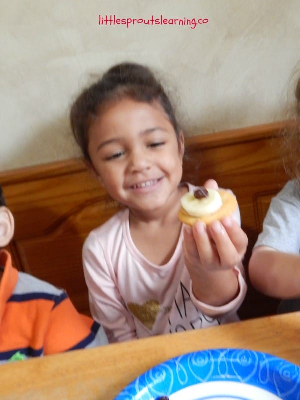 Do you need help with great snack ideas for your childcare program for the new CACFP childcare requirements? The choices are unlimited, here are some ideas.