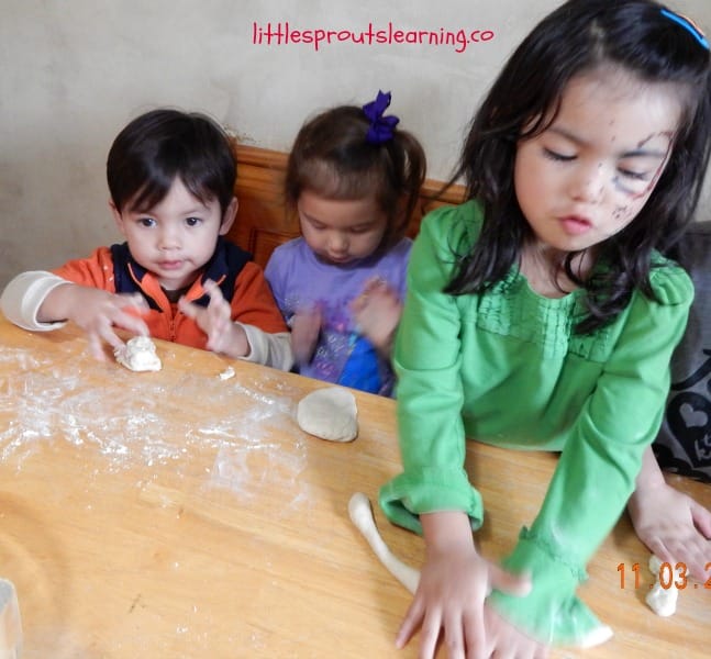 making pretzles with kids