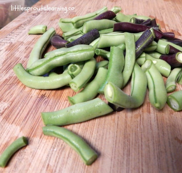 green beans, freshly cut on a cutting board