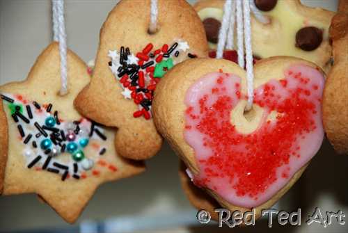 homemade cookie ornaments, gifts kids can make