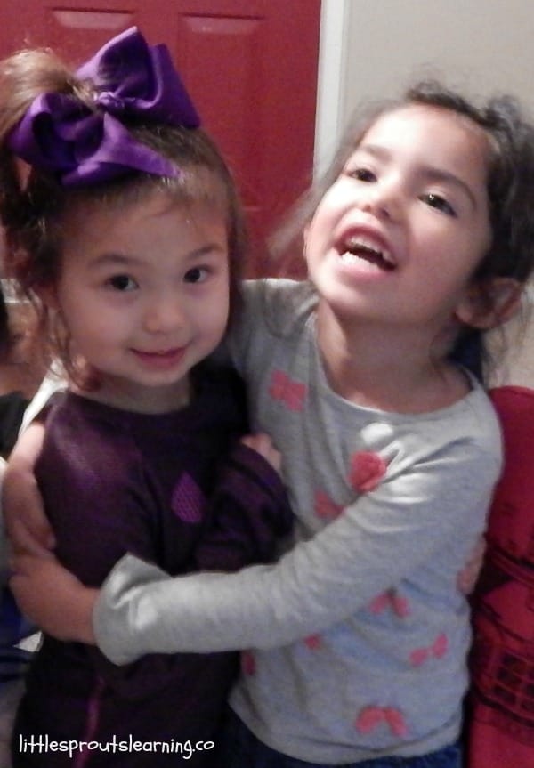 kids making friends at good daycare