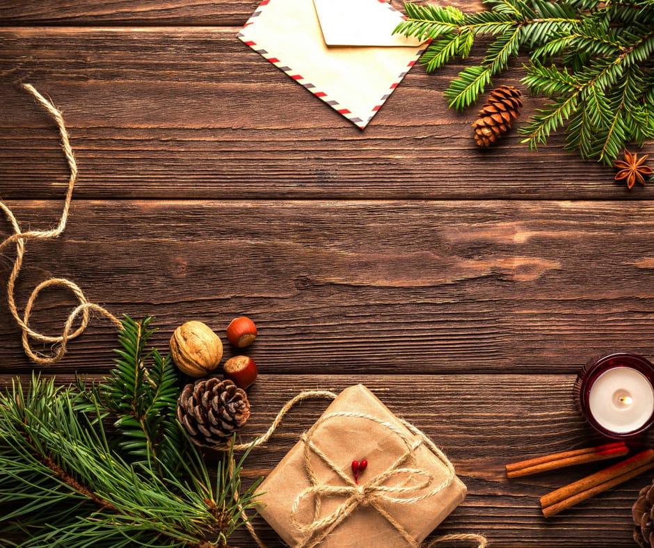 boards with old fashioned christmas decor on edges