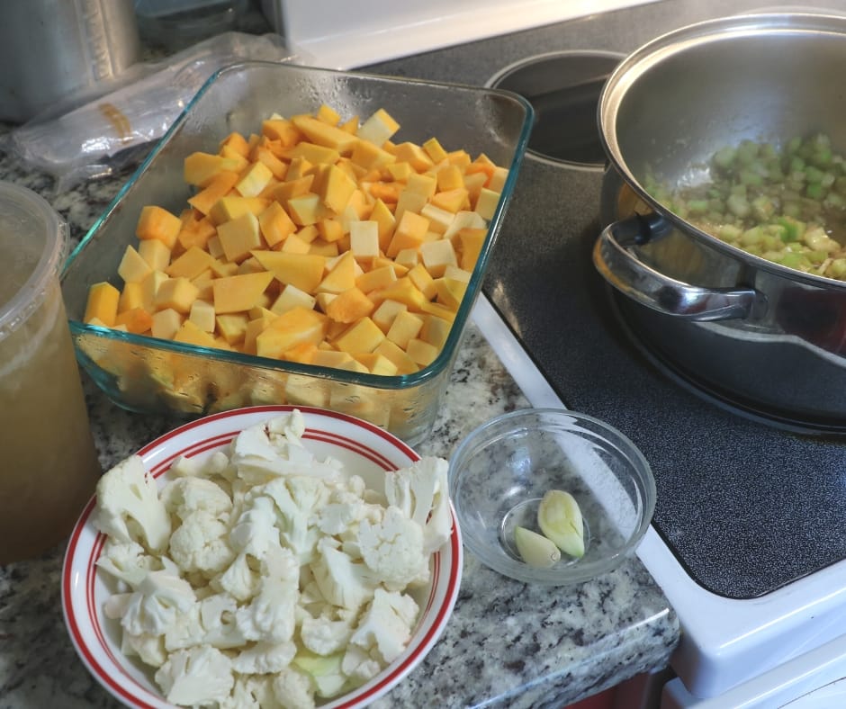 cauliflower butternut squash soup ingredients, squash, cauliflower, garlic, onions