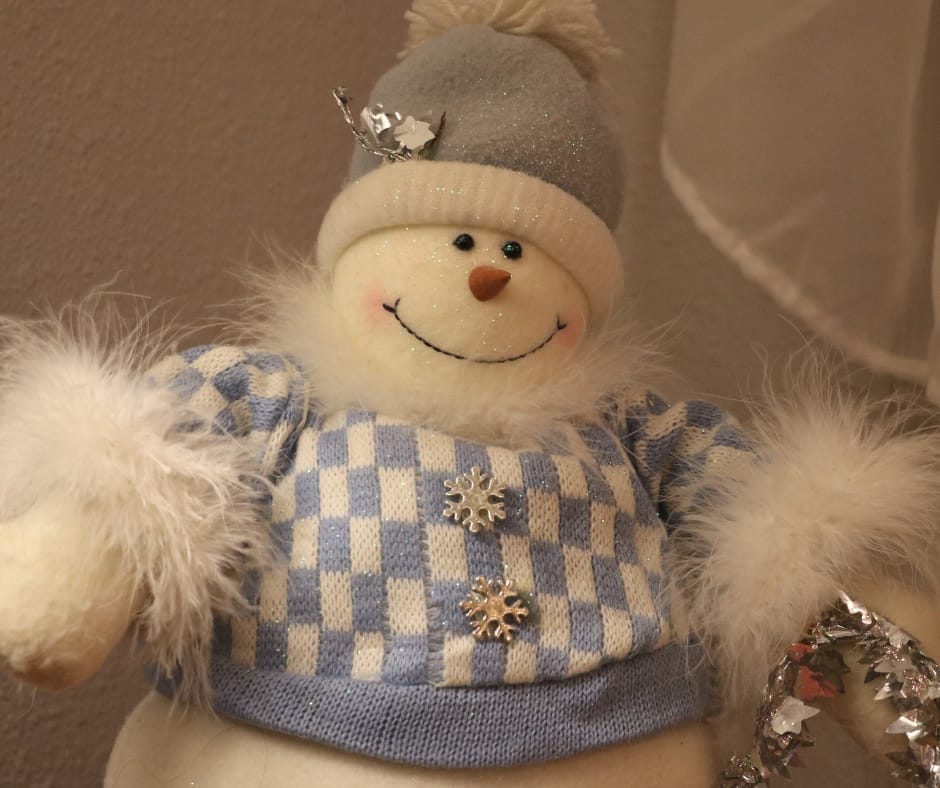 Does the Christmas chaos have you stressed out? It doesn’t have to. Your holidays can be peaceful. Find out more with these 9 ways to reduce Christmas anxiety