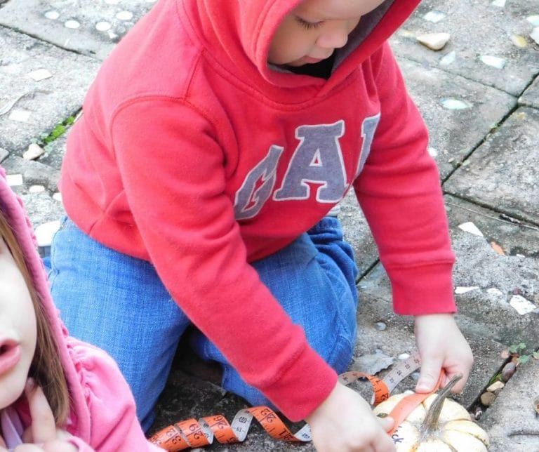 Planning daycare activities can seem like a daunting task. Making lesson plans is time-consuming but you can save time by using a few of these tips.