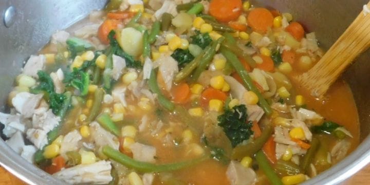 Do you feel like you are running out of ideas for cooking at home these days and don’t want to spend a ton of time cooking? These easy dinner ideas will inspire you with new ideas that your family will love.