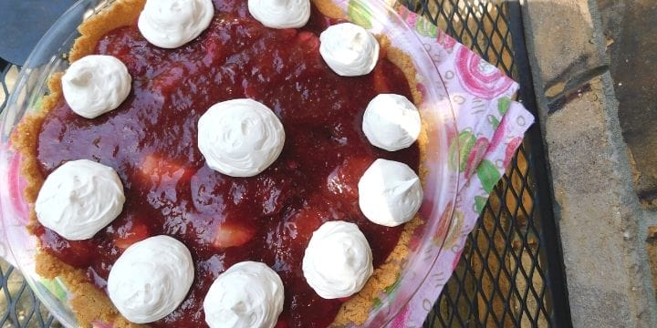 Fresh homemade strawberry pie is so yummy. I am not a fan of jello and I don't like pie crust, so I came up with this strawberry pie without jello in a graham cracker crust. 