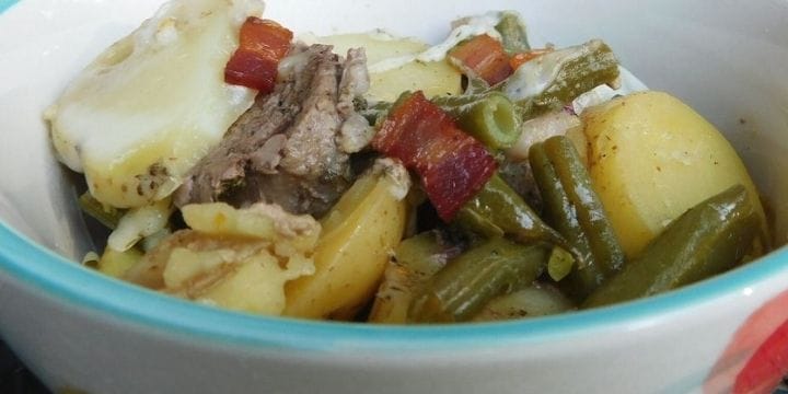 Comfort food recipes are some of my favorites to make, but who wants to spend all day in the kitchen to make them? Check out these easy dinner ideas for comfort foods.