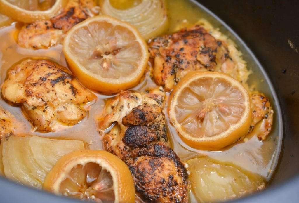 garlic lemon chicken thighs in a slow cooker cooking