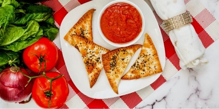air fryer pizza wontons on a plate with marinara dipping sauce