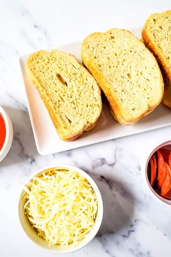 ingredients for garlic bread pizza