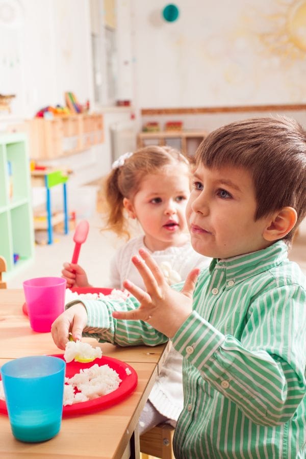 daycare kids eating lunch