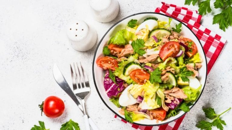 lettuce salad with canned tuna