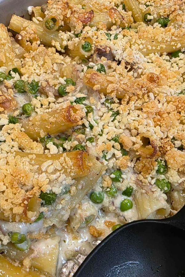 Baked rigatoni pasta mixed with peas, chicken, and a creamy sauce, this dish is similar to a Tuna Alfredo Bake, and topped with a golden layer of crushed crackers or breadcrumbs.